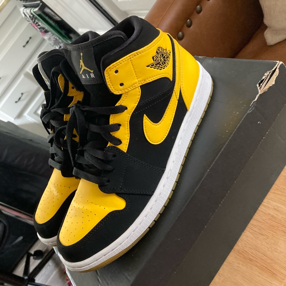 Nike air jordan mid new love